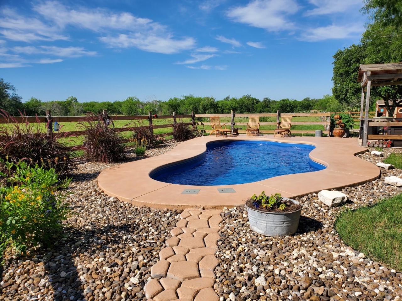 The Eden Pool - Rural Setting with Landscaping