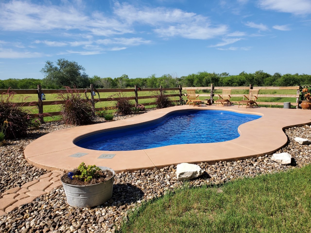 The Eden Pool - Ranch Style Setting