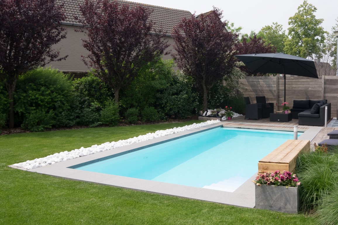 Modern Square Pool with White Stones
